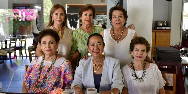 Fotos: Rubén Morales // Celia Martínez Álvarez, Juanita Gómez Soto, Mary Marichalar, Irene Rodríguez de Díaz, Soledad Álvarez y Marien Topete disfrutaron de una amena reunión.