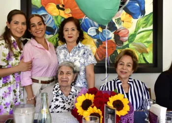 Fotos: Rubén Morales // Compartió su cumpleaños con sus hermanas Oliva y Eugenia Sibaja Ilescas, así como con familiares y amigas.