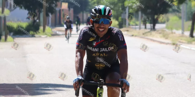Fotos: Leobardo García Reyes // Efraín Rendón fue el vencedor del ciclismo del fin de semana.