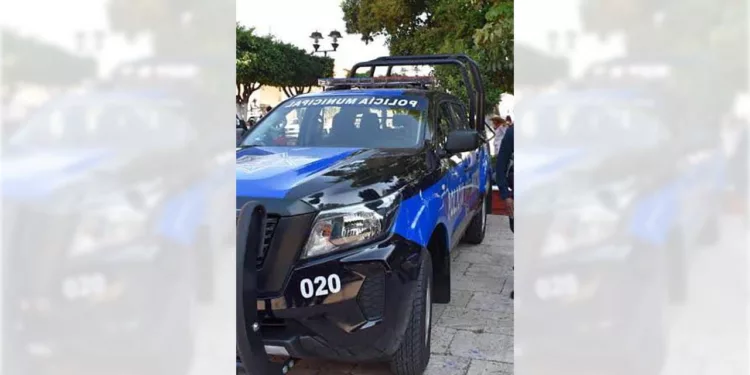 El infractor fue sorprendido por los policías municipales mientras inhalaba solventes.