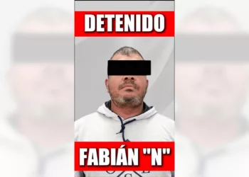 El presunto extorsionador fue interceptado y asegurado junto con su vehículo.