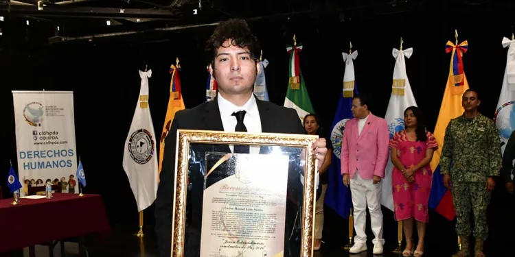 Fotos: Rubén Morales // El joven oaxaqueño ha desarrollado una trayectoria vinculada con la producción, comercialización y exportación de mezcal