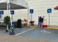 Foto: cortesía // La propia empresa invade espacios para personas discapacitadas.