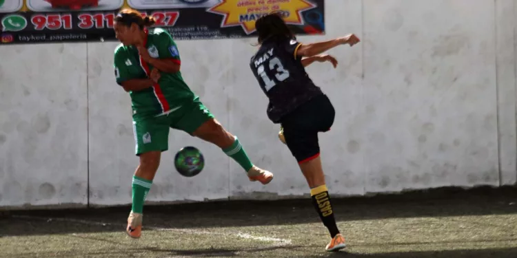 Preparan el Torneo de Futbol 6 la Facultad de Contaduría y Administración.