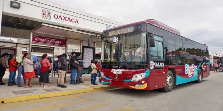 Sin opciones al caos vehicular, BinniBus amplia ruta a Telixtlahuaca