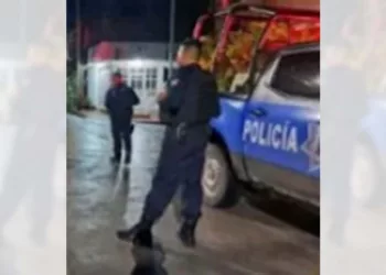El individuo no justificó su presencia en el lugar a altas horas de la noche.