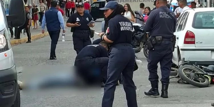 El joven herido quedó sobre la carpeta asfáltica a un costado de su motocicleta.