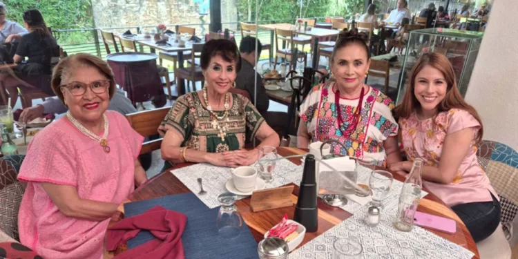 Foto: Rubén Morales // Elsita de Cardozo, Tethé Villanueva Abraján, Irene Rodríguez de Díaz Laredo y Fernanda Cardozo disfrutaron de un agradable momento.