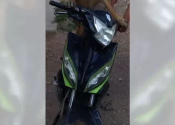 Le roban su motocicleta en el centro de Huajuapan.