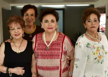 Fotos: Rubén Morales // Leonor Hurtado, Bety Guillen, Irene Rodríguez y Pilar Moreno de Echaide compartieron una amena reunión.
