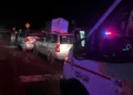 Paramédicos de Bomberos atendieron a la conductora afectada.