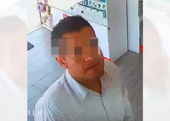 Cámaras de vigilancia de la tienda Movilexpert captaron el rostro de los delincuentes en Zimatlán.
