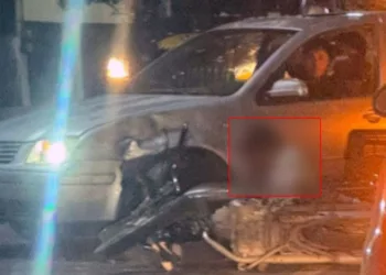 El choque múltiple derivó en el arresto de la profesionista por resistencia de particulares.