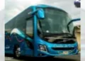 El conductor del autobús informó a los uniformados que el sujeto venía alterando el orden.