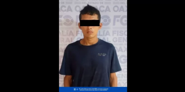 Huye en motocicleta, lo alcanzan y le encuentran 11 dosis de “cristal” en Tehuantepec