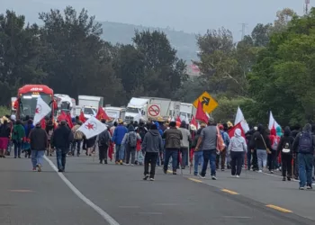 ¡Nochixtlán amanece bloqueado! Organizaciones toman autopista y carretera para exigir respuestas