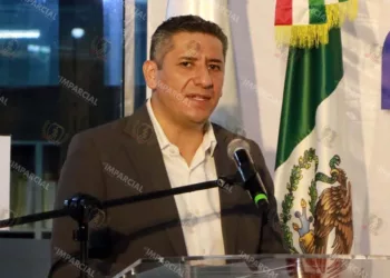 Foto: Adrián Gaytán // Bernardo Rodríguez Alamilla se contrapuntea con Elizabeth Lara.