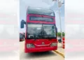 Foto: Adrián Gaytán // BinniBus al estilo londinense para el tránsito en calles plagadas de baches y trampas aéreas.