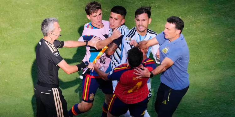 FIFA sanciona a Argentina tras la final del Mundial 2026: suspensiones, veto y multas