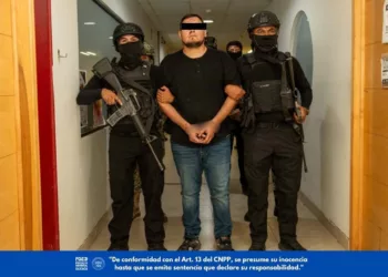 Foto: FGEO // Carlos Miguel M. M., alias “El Abulón”, fue detenido en un fraccionamiento privado de Oaxaca de Juárez durante un operativo de fuerzas estatales y federales.