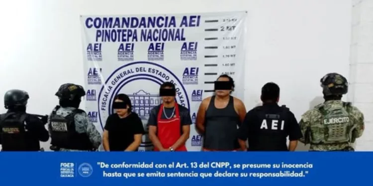Cateo en Pinotepa termina con tres detenidos y decomiso de presunto cristal