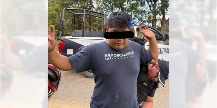Ciudadanos difundieron el rostro de un individuo detenido tras un asalto en la vía Arrazola-San Pedro Ixtlahuaca.