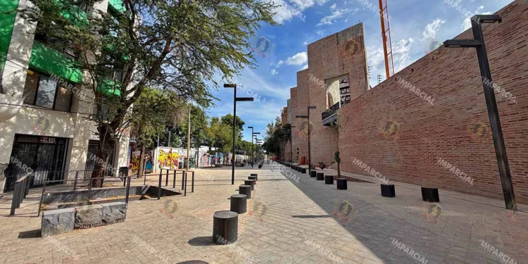 Foto: Adrián Gaytán // La calle de Derechos Humanos dejó se ser el desfogue vial del tránsito hacia el valle de Tlacolula.