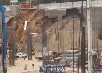 Se desmorona obra en la Reforma: Vecinos temen por sus casas tras nuevo colapso