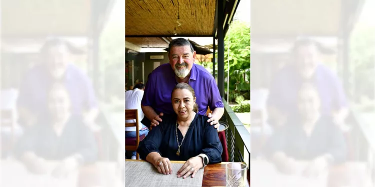 Foto: Rubén Morales // Con una sonrisa, Enrique y Soledad compartieron un especial momento durante su convivencia.