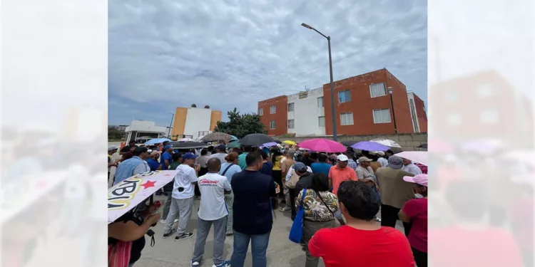 Foto: Redes sociales // Construcción de viviendas del Infonavit sin planear infraestructura de servicios ha generado la protesta de vecinos.