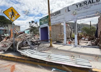 Fotos: Adrián Gaytán // Derrumbe de locales, incluso de materiales sólidos, solapados en el Parque del Amor.