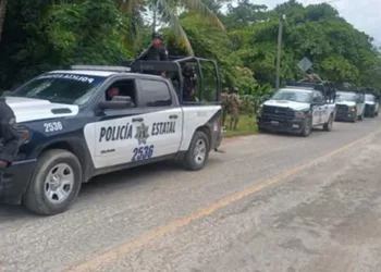 Destacamento de la Policía Estatal, en coordinación con la Secretaría de Marina, en la zona de San Juan Mazatlan, Mixe.