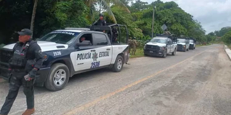 Destacamento de la Policía Estatal, en coordinación con la Secretaría de Marina, en la zona de San Juan Mazatlan, Mixe.