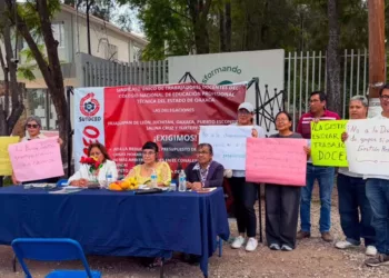 Docentes exigen la liberación del presupuesto que permita el inicio del próximo ciclo escolar sin contratiempos.