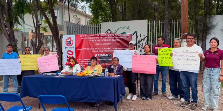 Docentes exigen la liberación del presupuesto que permita el inicio del próximo ciclo escolar sin contratiempos.