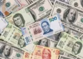 Súper peso vuelve a romper los $17 por dólar y logra nuevo récord anual