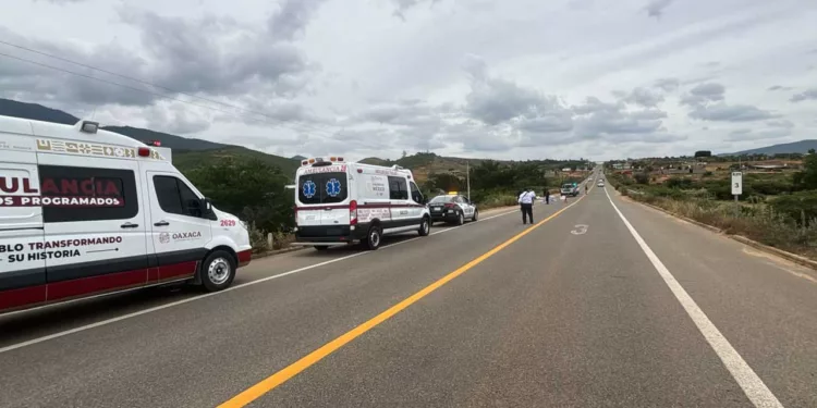 El cuerpo del joven quedó sobre la Carretera Federal 175, en el libramiento de Ejutla de Crespo.