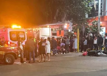 El fuerte impacto múltiple movilizó a los cuerpos de rescate en la entrada de la Calzada Vicente Guerrero en Zaachila.