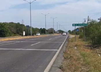 Elementos de la Agencia Estatal de Investigaciones, la Guardia Nacional y la Marina resguardaron los límites de las colonias Flor de Azalea y Camilo Flores para procesar las evidencias de la agresión armada.