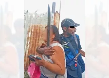 Elementos de la Policía Municipal de Santa Lucía del Camino neutralizaron al agresor en una rápida maniobra.