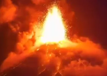 VIDEO | Volcán de Fuego entra en fase crítica: evacúan comunidades y aumenta el riesgo por ceniza y lava en Guatemala
