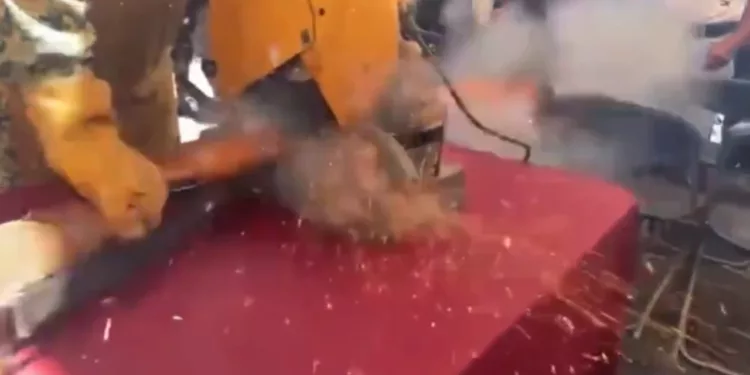 VIDEO | Escopeta dispara durante jornada de desarme en Michoacán; dos civiles resultan heridos