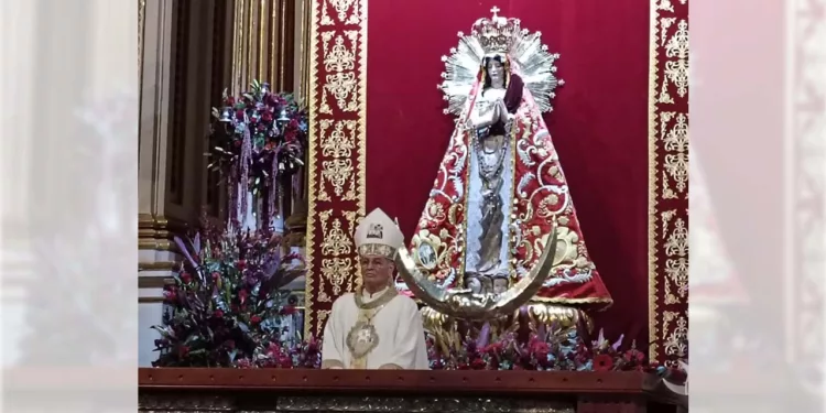 El arzobispo insistió en que los feligreses deben tratar con dignidad a cualquier persona independientemente del credo que profesen.