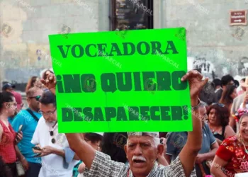 Fotos Jesús Santiago // El clamor de voceadores porque no desaparezca el periodismo escrito.