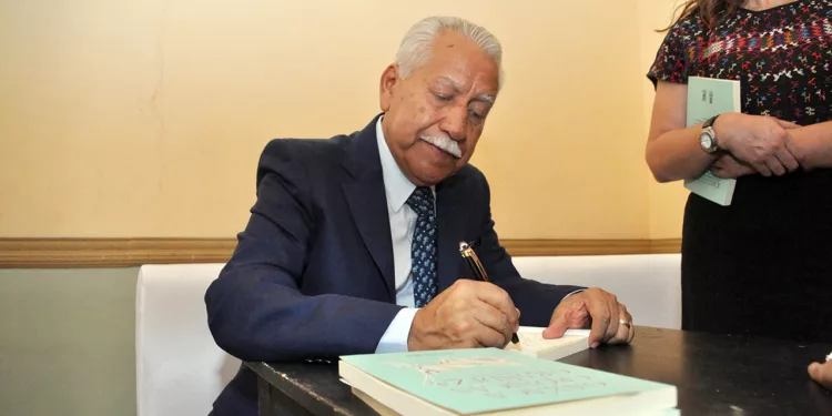 El cronista ha dedicado una década a escribir y preservar, a través de sus crónicas, la memoria histórica, cultural y social de Oaxaca.