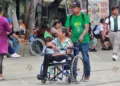 Foto: Adrián Gaytán // El cuidado del adulto mayor cae sobre las espaldas de algún integrante de la familia.