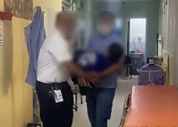 Foto: redes sociales // El personal del nosocomio inició traslados por las escaleras del área de pediatría a otros servicios desde el 15 de julio.