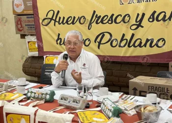 Foto: Adrián Gaytán // El presidente de la Asociación de Avicultores de Tehuacán, Puebla, Jorge García de la Cadena Romero alerta en torno al huevo proveniente de Estados Unidos.