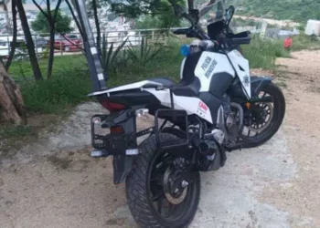 Foto: redes sociales // En julio una denuncia ciudadana daba cuenta de que de una moto patrulla de la policía municipal subió a la col.Santa Anita parte alta a realizar disparos.