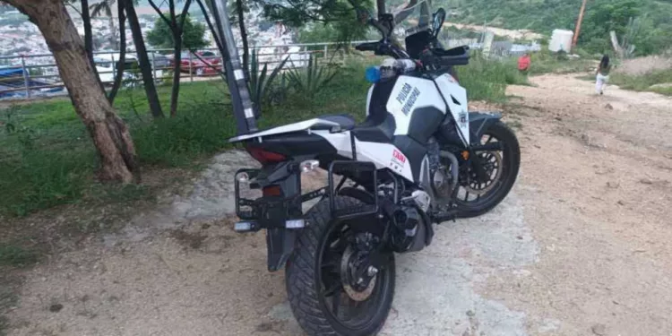 Foto: redes sociales // En julio una denuncia ciudadana daba cuenta de que de una moto patrulla de la policía municipal subió a la col.Santa Anita parte alta a realizar disparos.